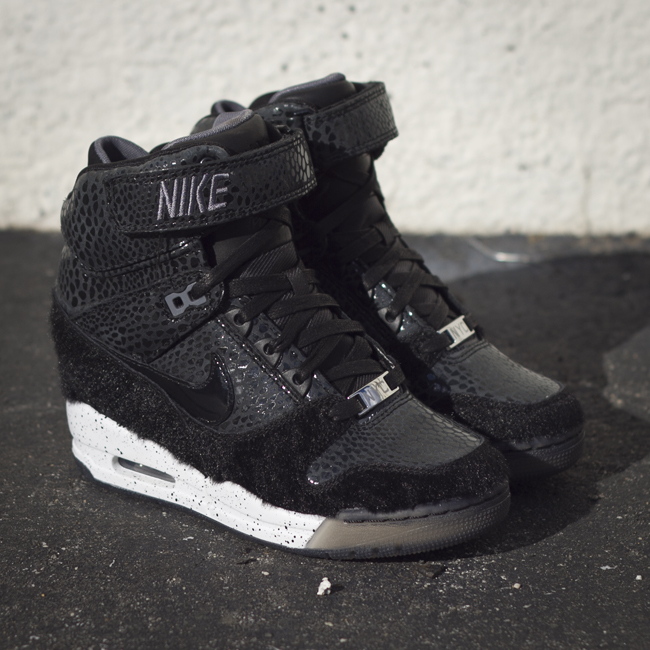 nike air revolution sky hi