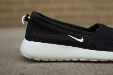 NikeWomenRosheRun 1