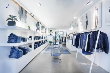 Denham The Jeanmaker Opens Women's Denim Bar 13 DENHAM Denim bar 9136
