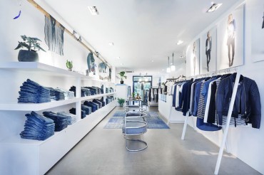 Denham The Jeanmaker Opens Women's Denim Bar 32 web BCAD77D1 07EC 4D72 800E3A9B31BFD4EC