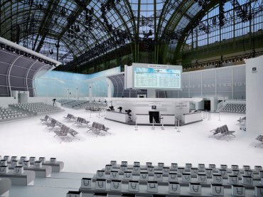 Chanel Ready To Wear Spring 2016 2 chanel airlines spring summer 2016 ready to wear decor