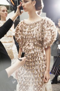 chanel spring summer 2016 haute couture backstage 01