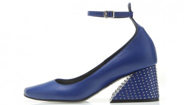 Yuul Yie Shoes Are Perfect For City Dwellers 9 snobette yuulyie studded heel strap pumps