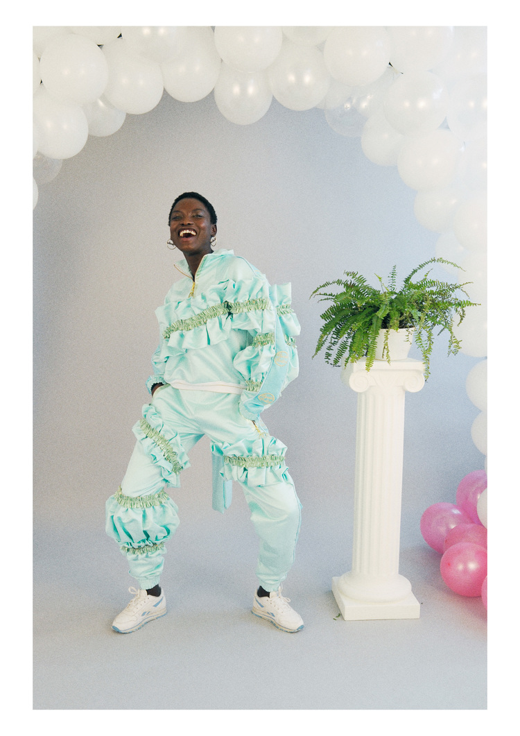 lydia-bolton-girl-who-wore-tracksuits-prom-graduate-collection