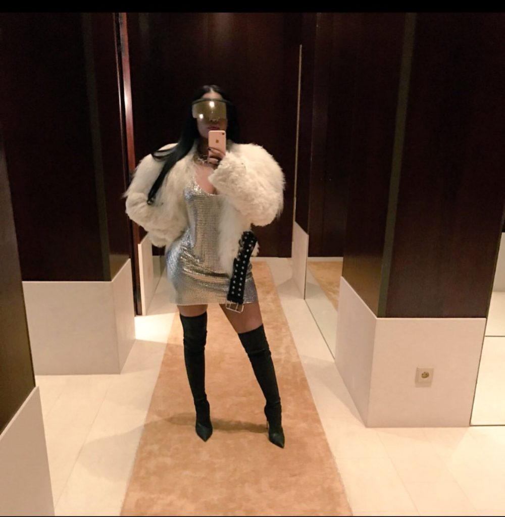 Nicki Minaj gets her boob out during Paris Fashion Week and