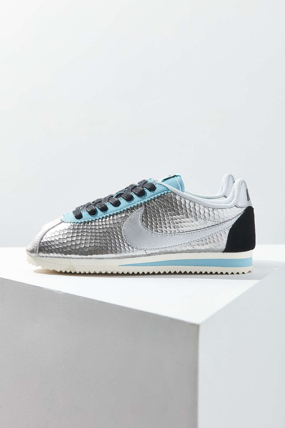 Nike cortez hot sale silver