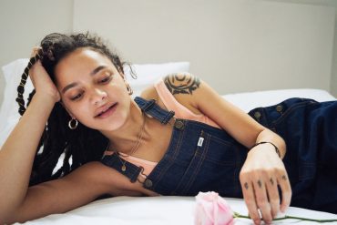 vans urban outfitters sasha lane 16