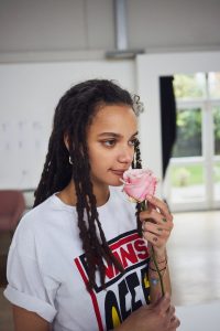 vans urban outfitters sasha lane 24