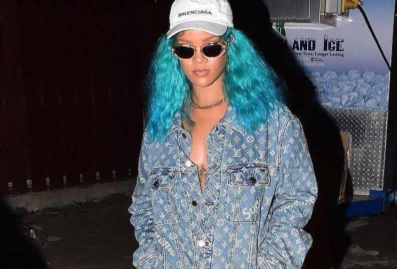 Rihanna in Louis Vuitton Millionaire Sunglasses in Purple am Airport