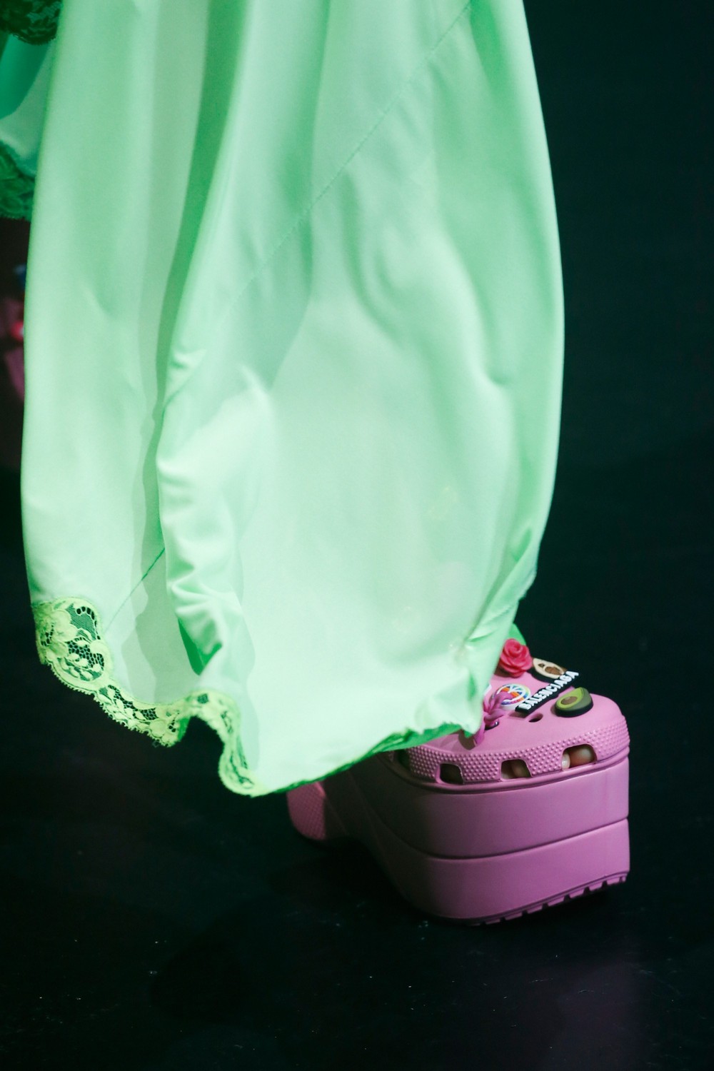 balenciaga crocs spring 2018 pfw 2