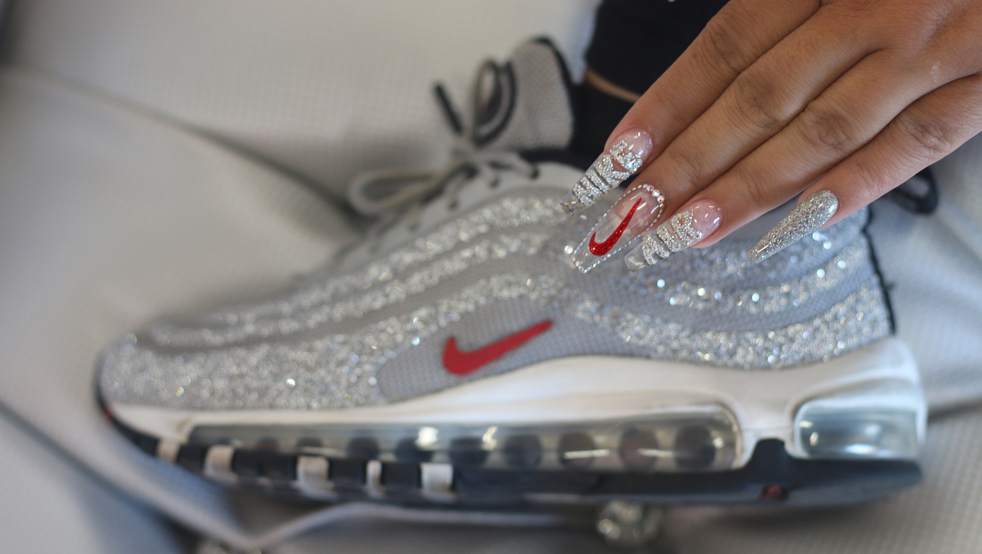 henny air max 97 manicure
