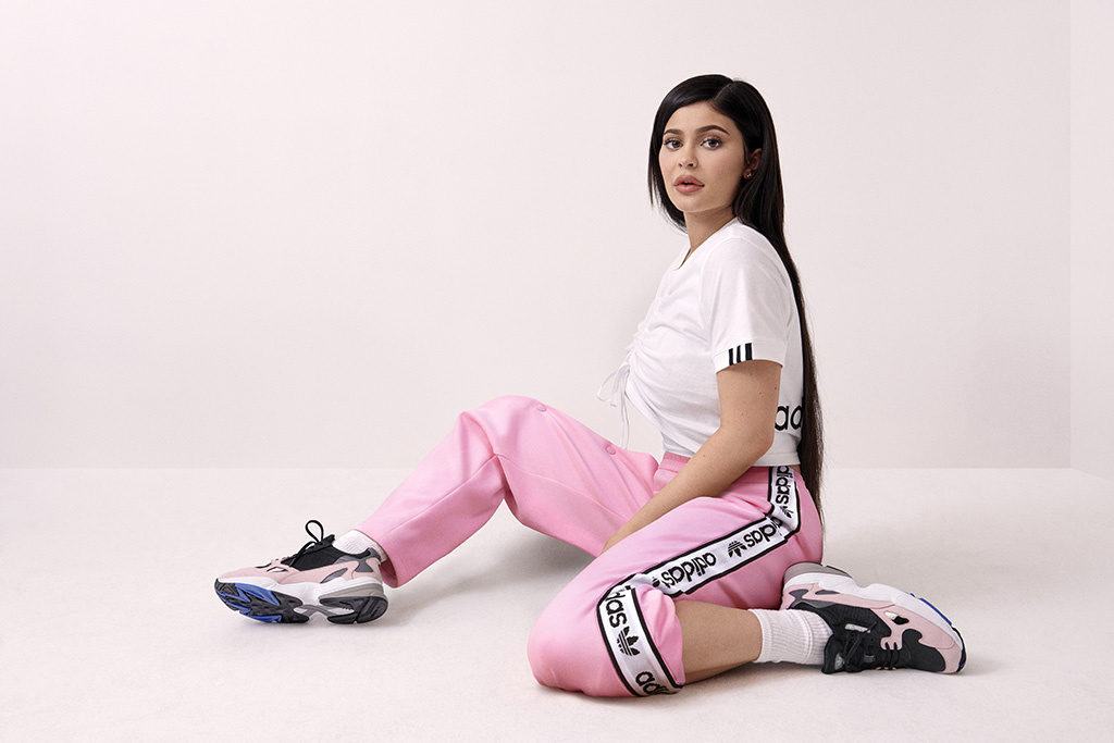 selvbiografi kassette respekt Kylie Jenner Sports Falcon For First Adidas Campaign