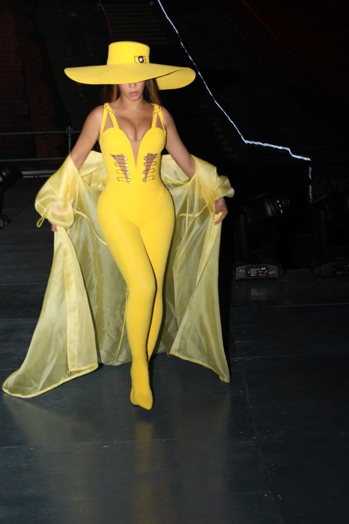 beyonce-versace-south-africa-costume