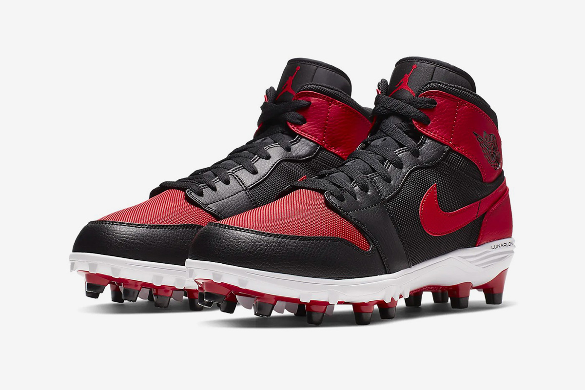 jordan retro 1 football cleats