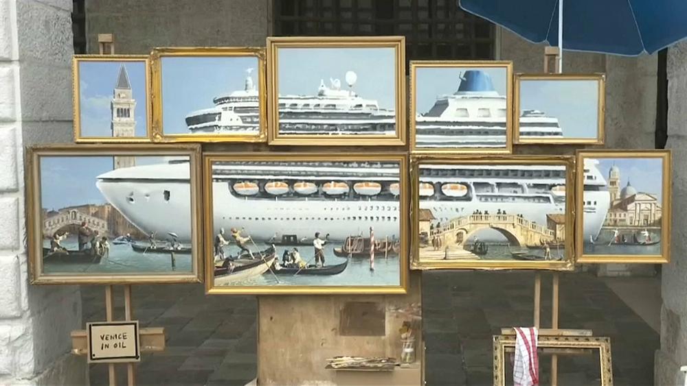 banksy-venice-cruise-ship-paintings