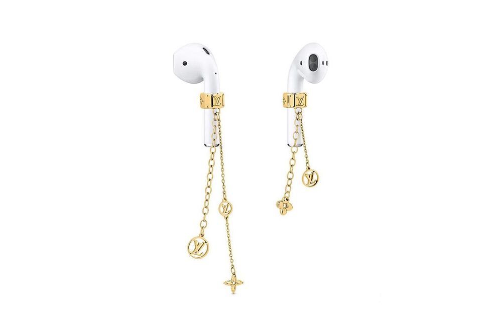 louis-vuitton-gold-monogram-wireless-earphone-earrings-first-look-