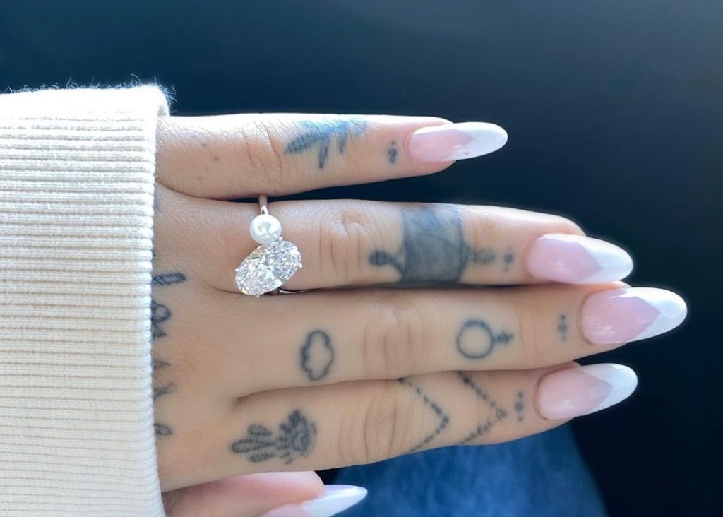 ariana-grande-engaged