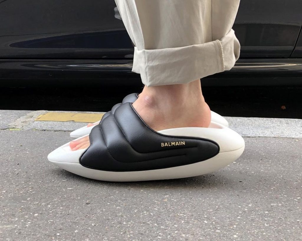 Balmain Sneaker Safa Şahin With Futuristic Sport Slides |