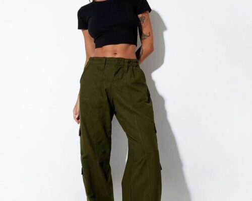 Best Relaxed Fit Cargo Pants For Spring 2022 And How To Style Them ...