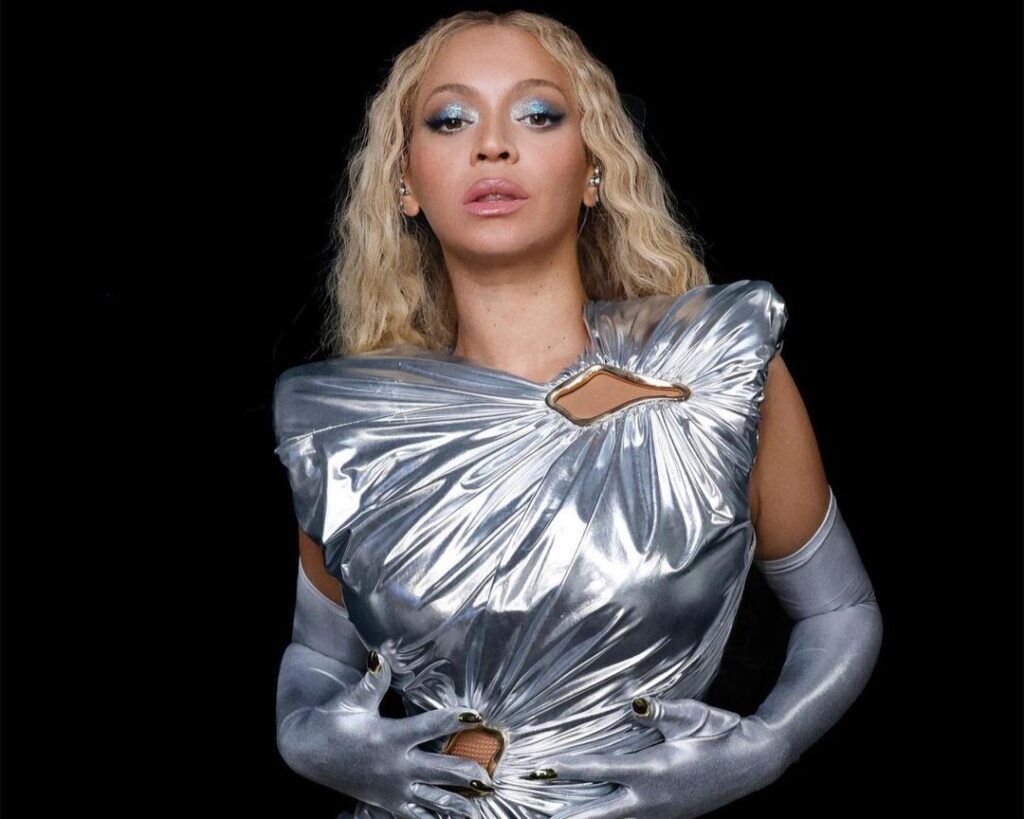 https://snobette.com/wp-content/uploads/2023/08/beyonce-silver-renaissance-1024x819.jpg